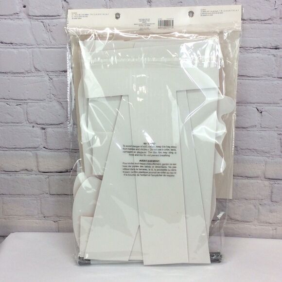 Trick Or Treat 18" Letters & Bats Yard Sign Halloween Festival Party 42 pc Kit - Picture 3 of 7